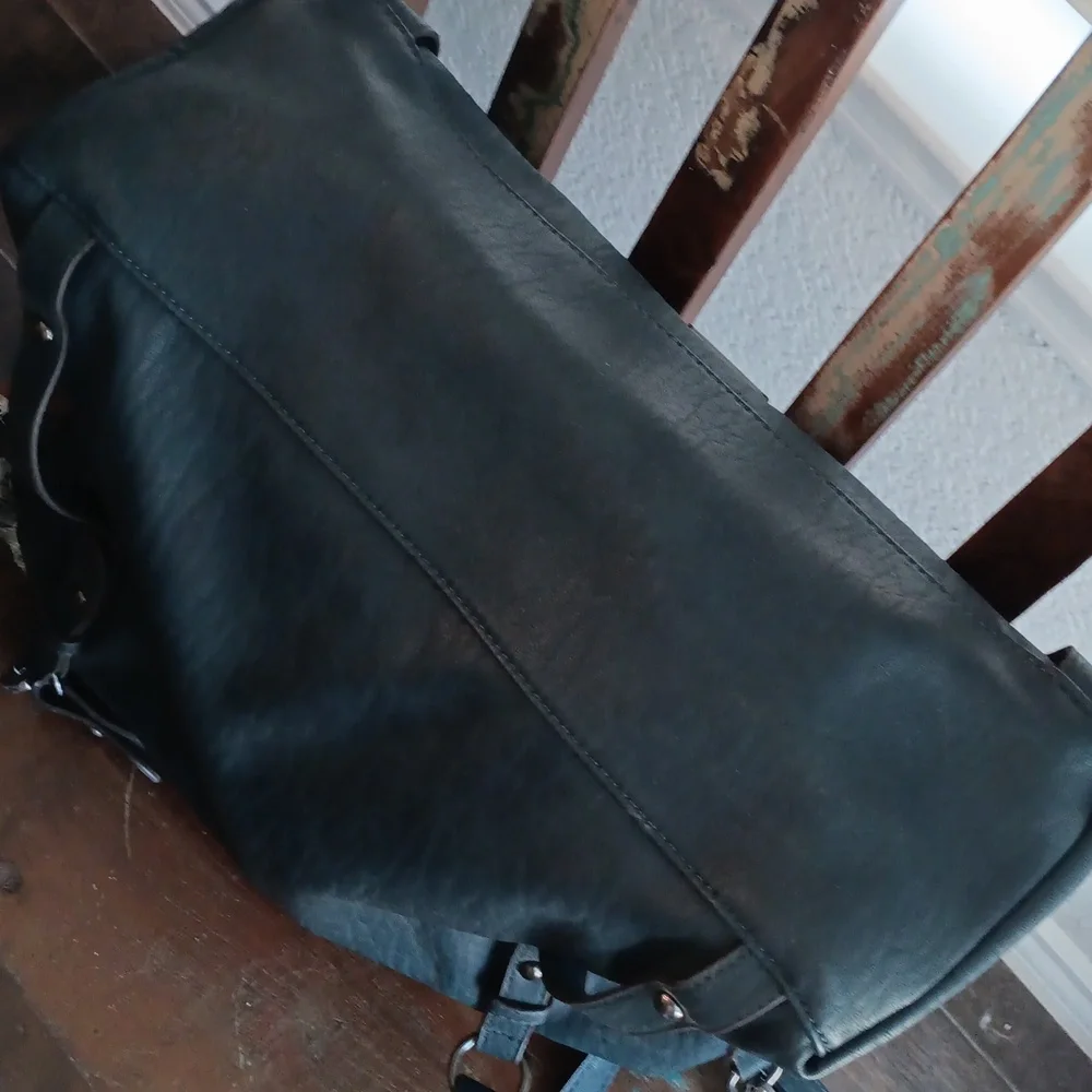 Jessica Simpson faux leather bucket hobo purse bag